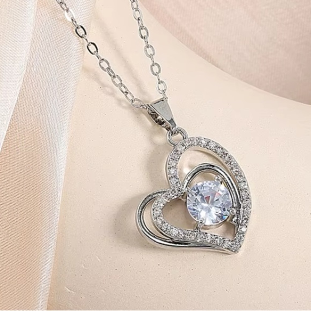 - 💋Beautiful Silver Zircon Double Heart Pendant necklace 💗